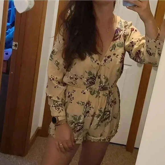 Floral romantic romper   - Picture 2 of 5